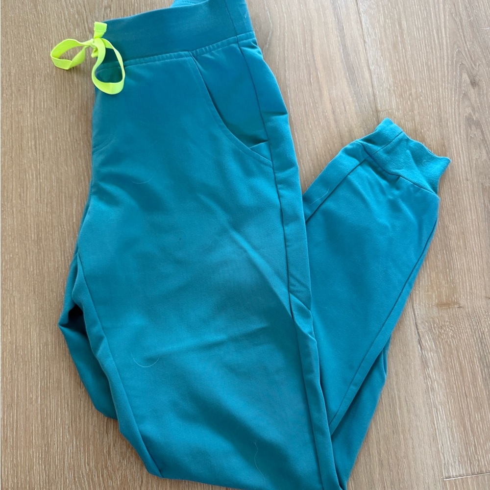 Figs women’s Cactus XSP top & S joggers